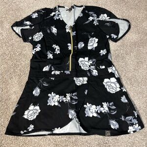 Jaanuu Tulip Scrub Top